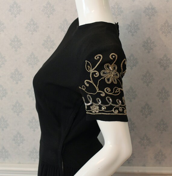 Vintage 1940s to 1950s Black Crepe Sequin Short S… - image 7