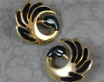 Vintage Black Enamel and Gold Enamel Round Bird Clip On Earrings