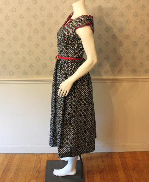 Vintage 1950s Navy Blue, Red & Green Printed Shor… - image 8