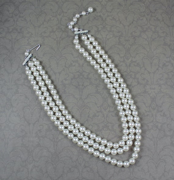 Vintage 1950s to 1960s 3 Strand Graduated White F… - image 1