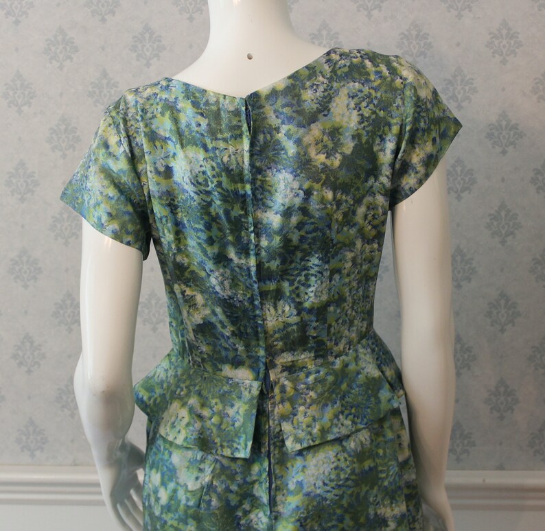 Vintage 1950s Blue and Green Abstract Floral Peplum Short Sleeve Wiggle Dress image 8