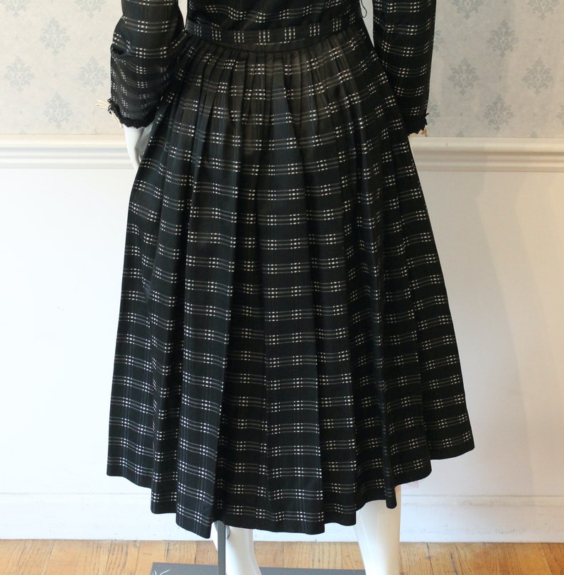 Vintage 1950s Black and White Checkered Long Sleeve Swing Skirt Dress with Red Tulle Petticoat image 6