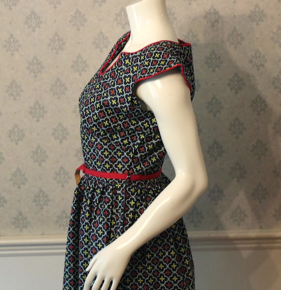 Vintage 1950s Navy Blue, Red & Green Printed Shor… - image 9