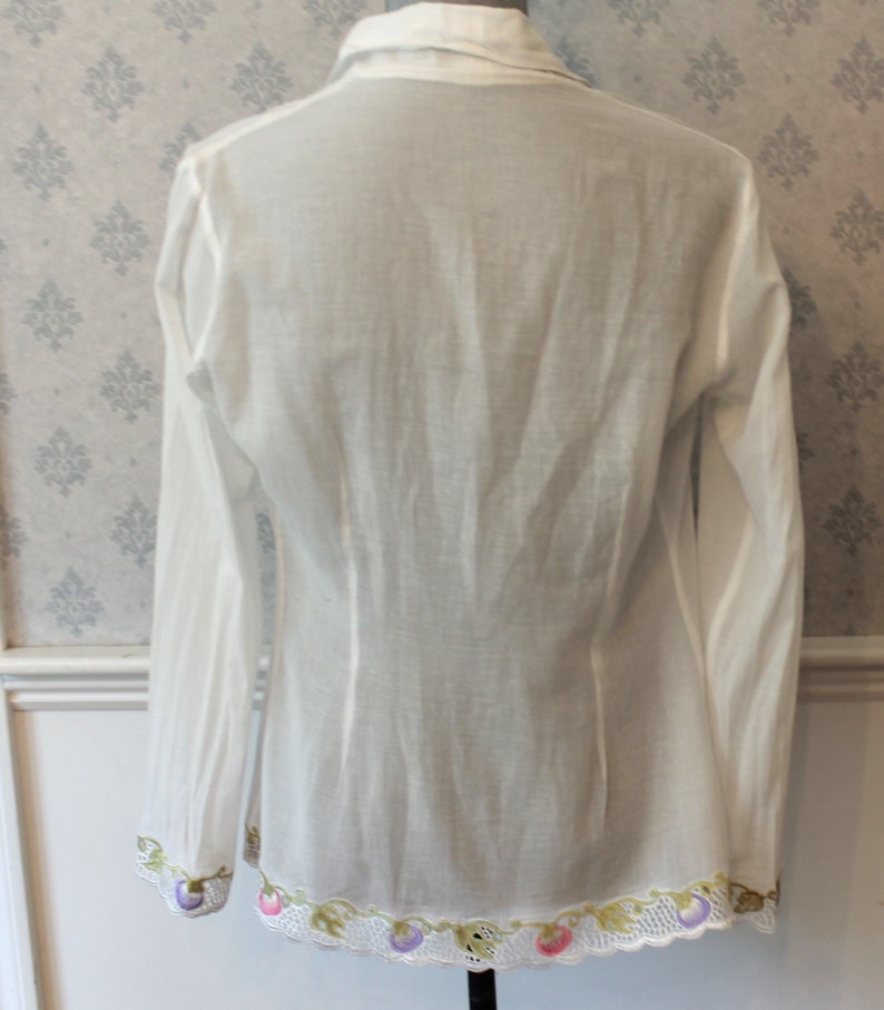 Vintage 1990s White Cotton Pink and Lavender Floral Trimmed Open Blouse image 3