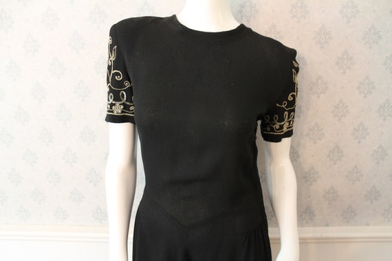 Vintage 1940s to 1950s Black Crepe Sequin Short S… - image 2