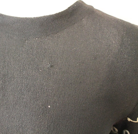 Vintage 1940s to 1950s Black Crepe Sequin Short S… - image 9