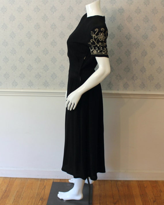 Vintage 1940s to 1950s Black Crepe Sequin Short S… - image 6