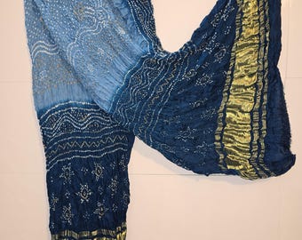 Teint à la main Gaji Silk Bandhani Dupatta : châle festival bohème