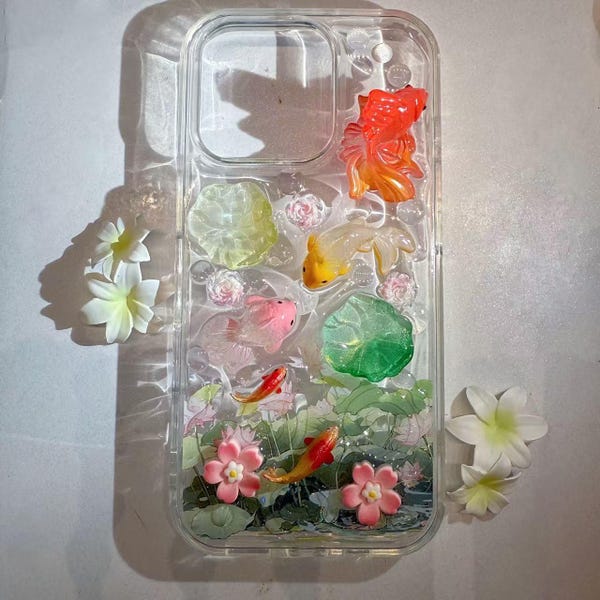 Funda para teléfono Decoden: estanque de lotos y peces