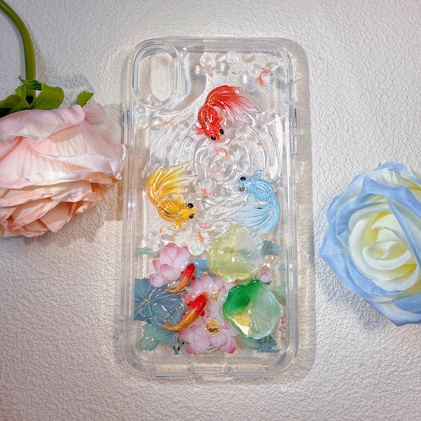 Funda para teléfono Decoden hecha a mano: carpa koi, hoja de loto