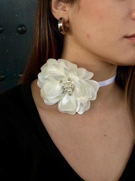 Luxury Pearl Rose Choker - Handmade Satin Flower Necklace  display picture 1