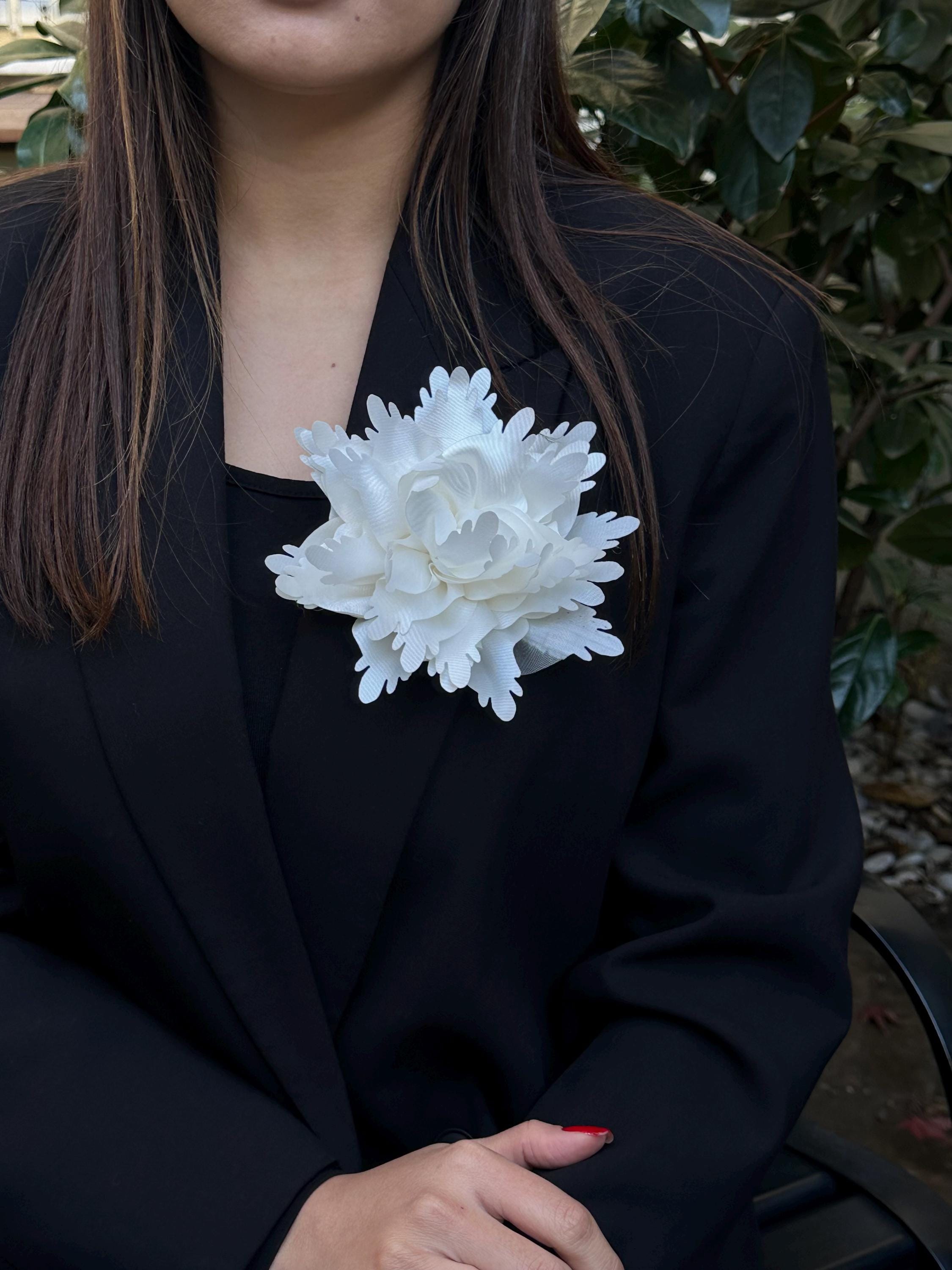Spilla A Fiore Rosa In Tessuto Con Petali E Perle - Elegante Accessorio Per Abiti, Camicette E Bouquet Da Sposa - Regalo Festa Della Mamma - 3