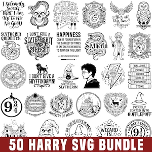 Puede incluir: Una colección de 50 diseños gráficos digitales en blanco y negro con ilustraciones temáticas de Harry Potter, que incluyen escudos, siluetas de personajes, objetos mágicos y varias citas como I solemnly swear that I am up to no good.