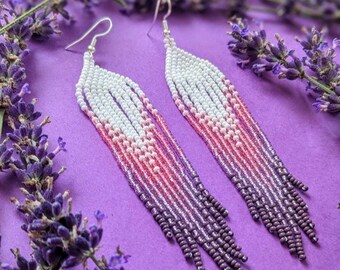 Boucles d'oreilles franges perlées blanc à violet cendré | Pendentifs en dégradé rose et lavande | Crochets en argent sterling | Coffret cadeau
