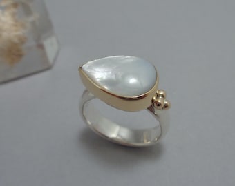 White Mother of Pearl Ring in 18k Gold and Sterling Silver, Pear Shaped Ring, Iridescent White Gemstone