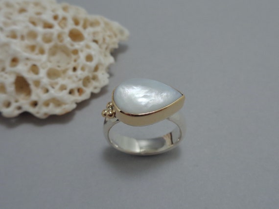 Details about   White Mother of Pearl Ring in Silver with Gold 