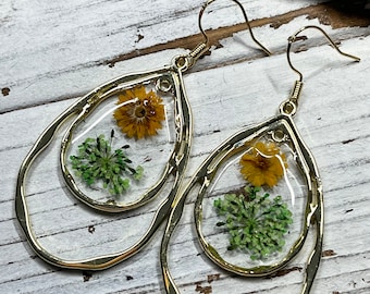 Brincos de ouro, brincos Boho, brincos exclusivos, brincos de flores e resina da Seyshelles