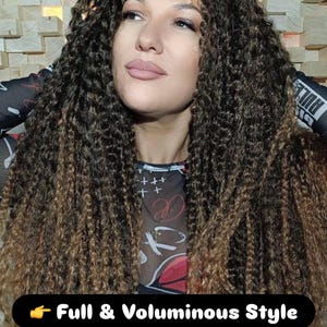 Model with black braids and red highlights, natural and voluminous braiding style