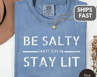 Komfortfarben christliches T-Shirt, seien Sie salzig, bleiben Sie beleuchtet, Bibelvers-T-Shirt
