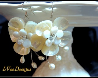 BIG DAISY fresh water pearls, mother of pearl earrings / New York / A43