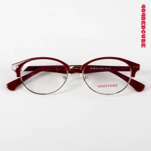 Gafas retro burdeos de media montura, redondas, vintage, estilo academia, con lentes transparentes.