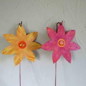 Estacas de jardín metal jardín arte mamá regalo flores estacas recuperadas metal patio arte magenta amarillo