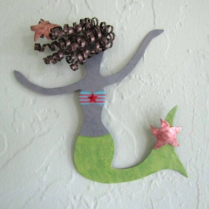Décoration murale en métal SIRÈNE ART, Rosie, métal de récupération, livraison gratuite, sculpture murale d'art marin, cadeau brune vert citron 6 x 9