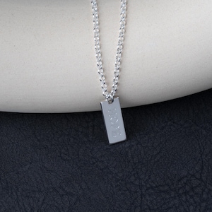 Collar de barra grabado personalizado para hombre • Colgante personalizado • Joyas con nombre o mensaje personalizado • Regalo para él • Collar minimalista para hombre