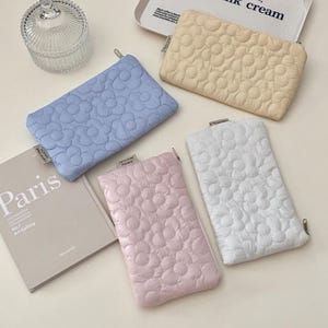 Monedero con cremallera alargado y acolchado hecho a mano / Monedero para teléfono / Accesorio único hecho a mano / Idea de regalo para ella