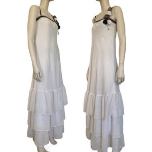 Prachtige Cop Copine maxi witte en grijze neutrale gebloemde gelaagde mesh overlay jurk Runway Coquette Statement jaren 2000 & 39