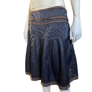 Impressionante Cop Copine 90&#39;s Vintage Francês Preto Ruffle Saia Alta Joelho Arquivo Neutro Gorpcore Grunge