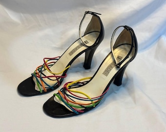 Seltene Casadei Vintage Sandalen Größe 10 / Y2K Regenbogen Riemchen Heels / Schwarze Leder Multicolor Sandalen Made in Italy / Archival Schuhe