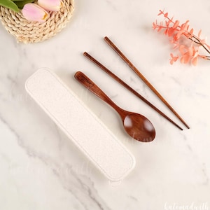 Juego de cucharas y palillos tallados personalizados, caja de almacenamiento para exteriores, juego de cucharas y palillos de madera portátiles de estilo japonés
