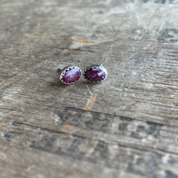 Oval Purple Stud Earrings Sterling Silver Purple Oyster Gemstone Stud Earrings || Sterling purple spiny oyster Studs ||