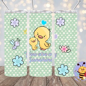 Bébé canard fond vert conception PNG téléchargement numérique gobelet écharpe maman mini garçon fille ferme nouveau bébé nouvelle maman baby shower you are my sunshine