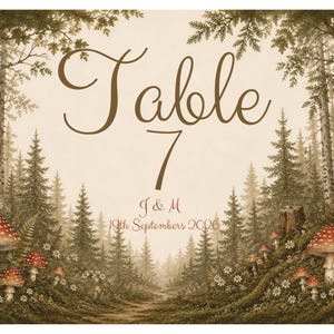 Può includere: Un segnatavolo rettangolare con un'illustrazione boschiva che mostra funghi rossi e bianchi, pini e felci. Il testo recita Table 7, J & M e 19th September 2026 in caratteri marroni corsivi e serif su uno sfondo color crema chiaro.