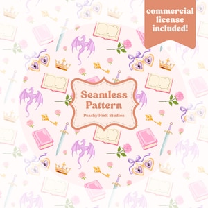 Op de afbeelding: Een naadloos patroon met herhalende fantasie-elementen. Het patroon bevat roze boeken, zwaarden, kronen, sleutels, medaillons, rozen en paarse draken. De tekst "Seamless Pattern" en "Peachy Pink Studios" is ook opgenomen.