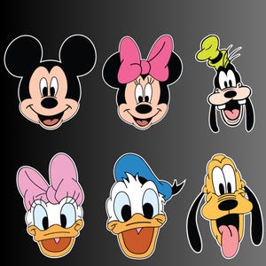 Peut inclure: Un ensemble de six visages de personnages de dessins anim&eacute;s, dont Mickey Mouse, Minnie Mouse, Donald Duck, Dingo, Pluto et Daisy Duck. Les personnages sont tous souriants et ont leurs traits distinctifs, comme les oreilles de Mickey, le n&oelig;ud de Minnie, le bec de Donald, le long nez de Dingo, la queue de Pluto et le n&oelig;ud rose de Daisy.