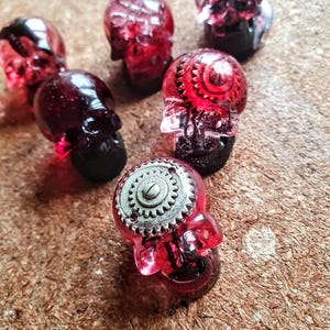 small resin skull (1)