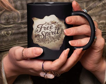 Taza de café negra Free Spirit: decoración de cocina bohemia, regalo inspirador