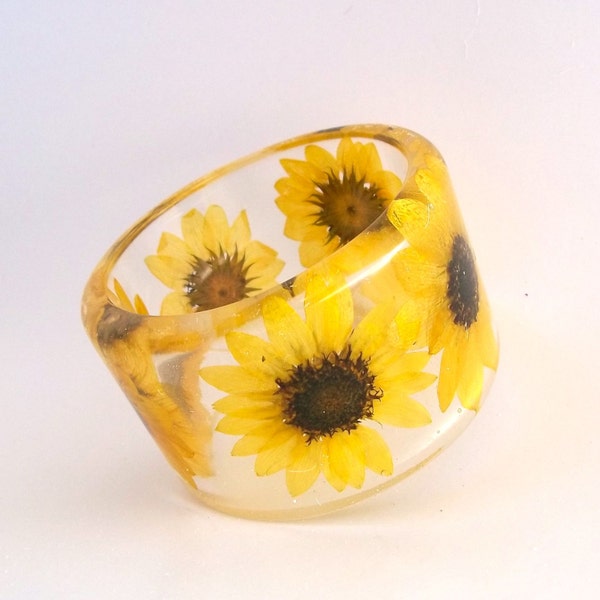 Sunflower Botanical Resin Bangle.  Chunky Bangle with Pressed Flowers.  Real Flowers -Yellow Sunflowers. Bridesmaid Anniversary Gift Custom