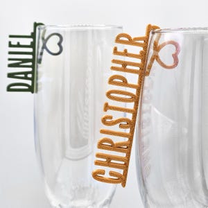 Glas-Markierer, Personalisierte Glas-Anhänger Namen, individuelle Tischkarte zum Einhängen, Platzkarte, Tischschmuck, Hochzeit, Geburtstag