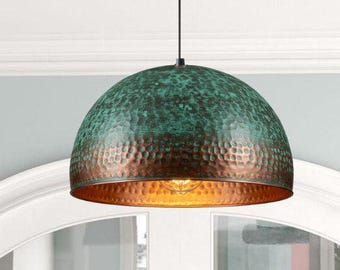 Lámpara colgante artesanal de cobre con pátina verde, iluminación rústica de estilo campestre