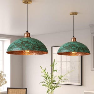 conjunto de 2 luminárias pendentes de cobre com pátina verde - pátina turquesa oxidada com interior de cobre - ilha de cozinha moderna - luminária pendente vintage