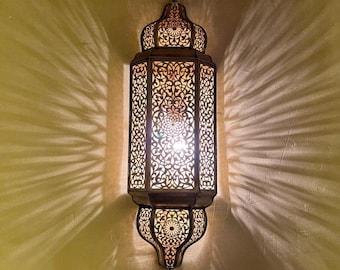 Moroccan brass wall sconce, brass wall lamp , Moroccan Wall Light - Handmade Brass Electric Sconce - Elegant Moroccan Wall Lamp Décor
