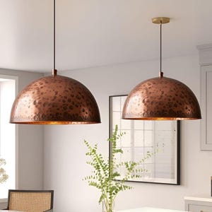 conjunto de 2 pingentes de cúpula de cobre verde patinado, luz oxidada, pátina turquesa com interior de cobre - ilha de cozinha moderna - luminária pendente vintage