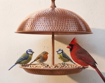 Hängendes Vogelfutterhaus aus Kupfer, handgefertigtes, gehämmertes Gartenfutterhaus, rustikales Vogelfutterhaus für den Außenbereich, Gartendekoration aus Kupfer im Landhausstil, Geschenk für Naturliebhaber
