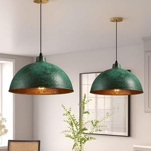 conjunto de 2 pingentes de cúpula de cobre verde patinado, luz oxidada, pátina turquesa com interior de cobre - ilha de cozinha moderna - luminária pendente vintage