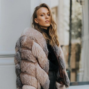 Premium Natural Crystal Frost Fox Fur Jacket with Detachable Sleeves - Genuine Fox Skin Jacket - Elegant True Fox Leather - Perfect Gift