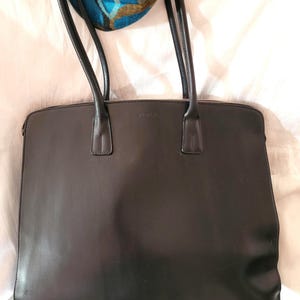 Furla Schwarz Große Leder Tote Umhängetasche Lange Schultergurte Reißverschluss 3 Fächer Footed Tasche Made in Italy
